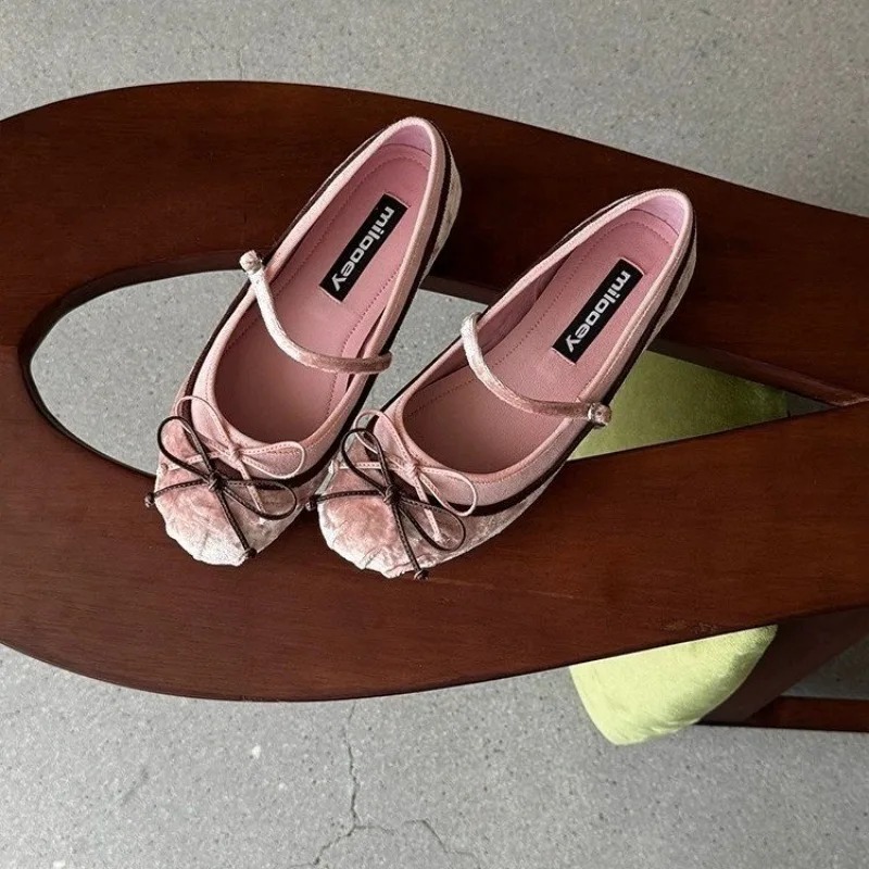 2026French Flat Bottomed Rotun - огляд і ціна Women Shoes Heels